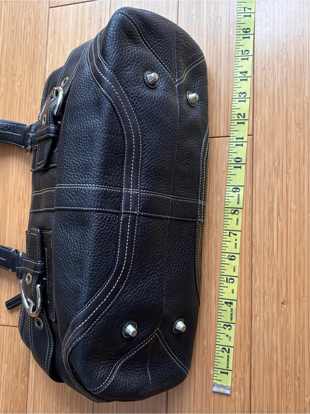 Vintage Y2K coach pebbled leather shoulder bag with silver hardware
